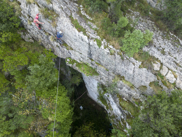 Cueva de los Cuervos garbitzen